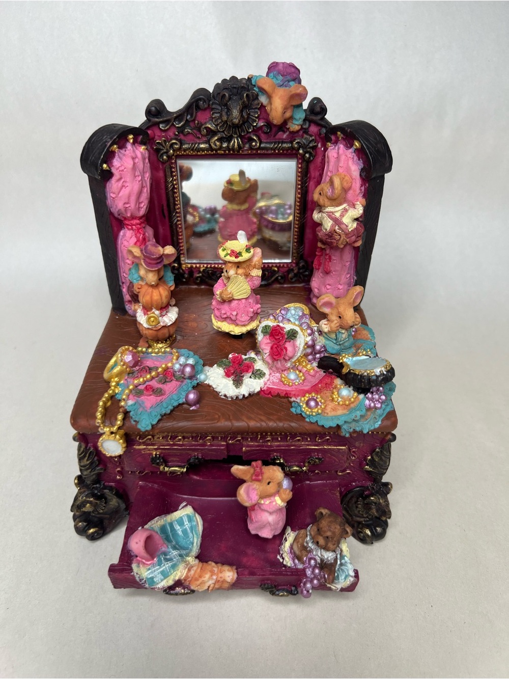 MICE ON DRESSER Music Box Vintage Animated  Plays QUE SERA SERA Working